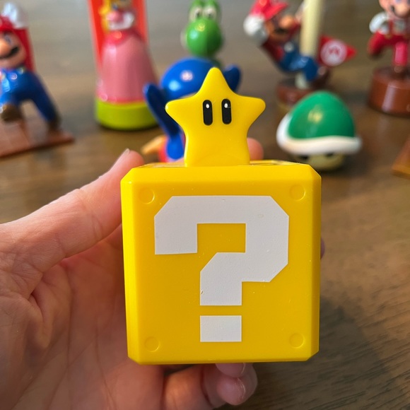 ✨2013 McDonald’s happy meals toys - Mario figures set - Picture 2 of 11